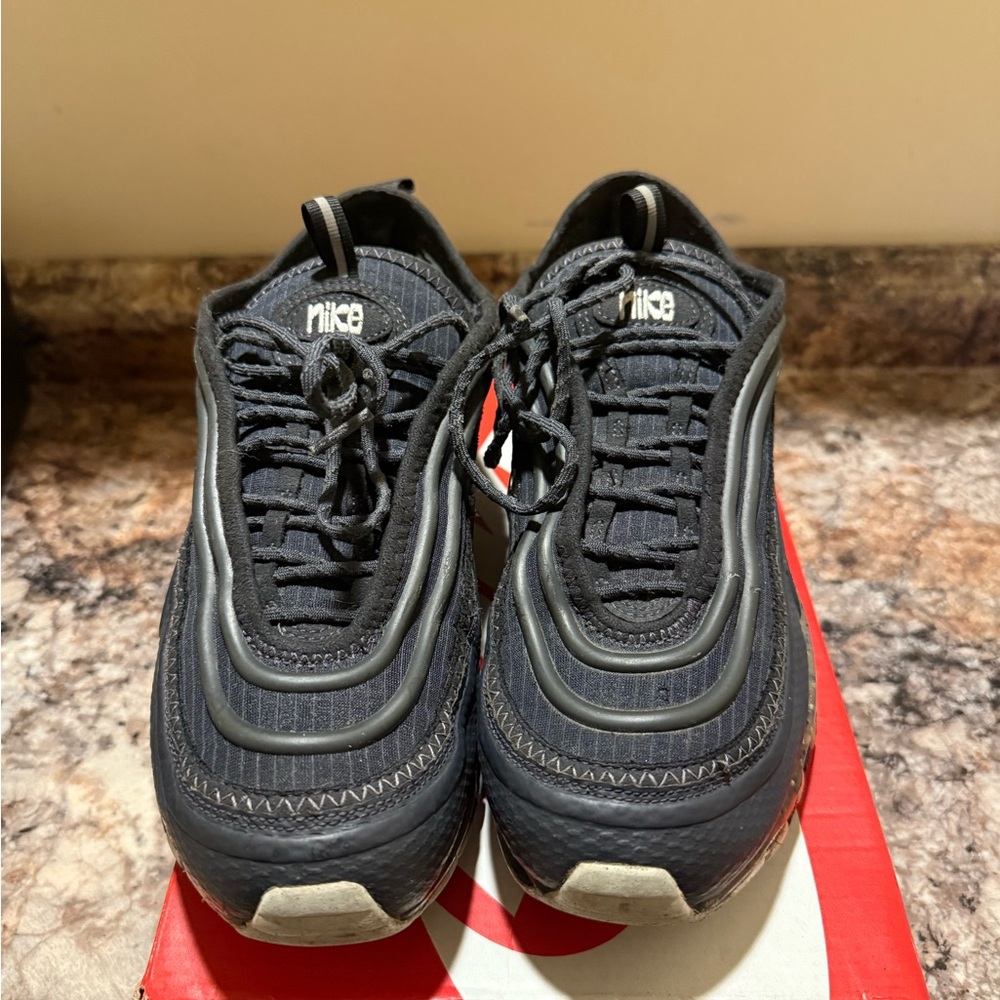 Nike Men's Dark Gray Sneakers